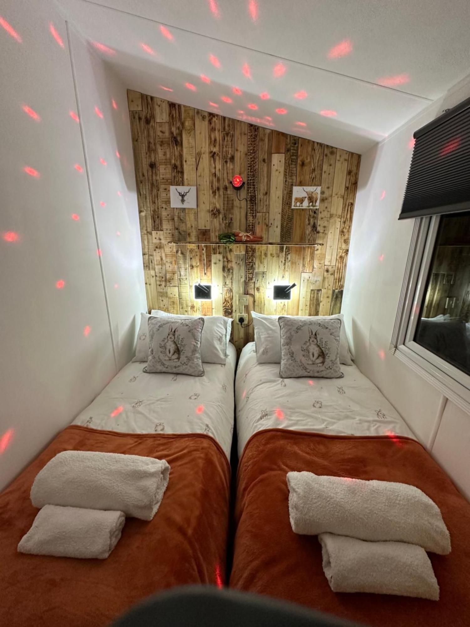 Caravan Rabbit House No 81 At Three Lochs Holiday Park Newton Stewart Bagian luar foto